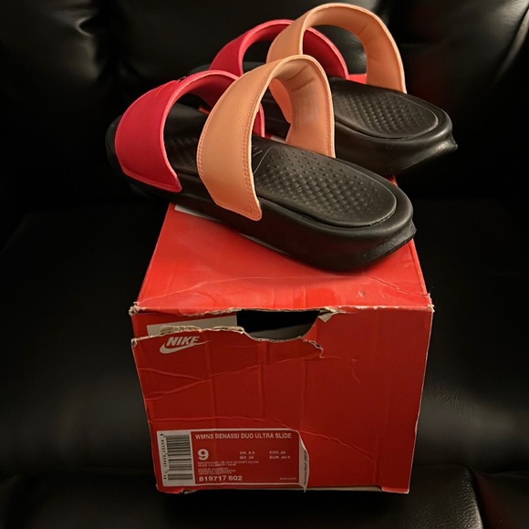 SOLD BNIB Women’s Nike Benassi Duo Ultra Slide sandals 9 pink black sunset glow - Picture 3 of 9